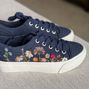 Blowfish Malibu Navy Blue Platform Sneakers w/Embroidered Floral Detail - NEW